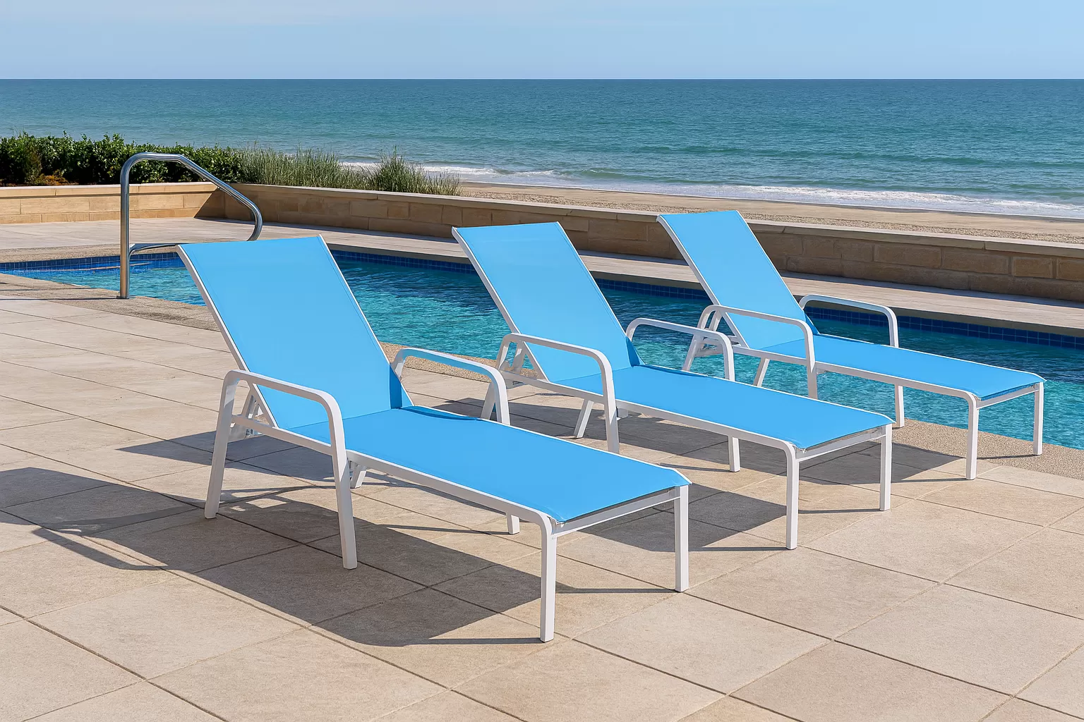 Kit com 3 Espreguiçadeiras para Piscina Summer - Alumínio Branco, Tela Sling Azul Claro | Empilhável