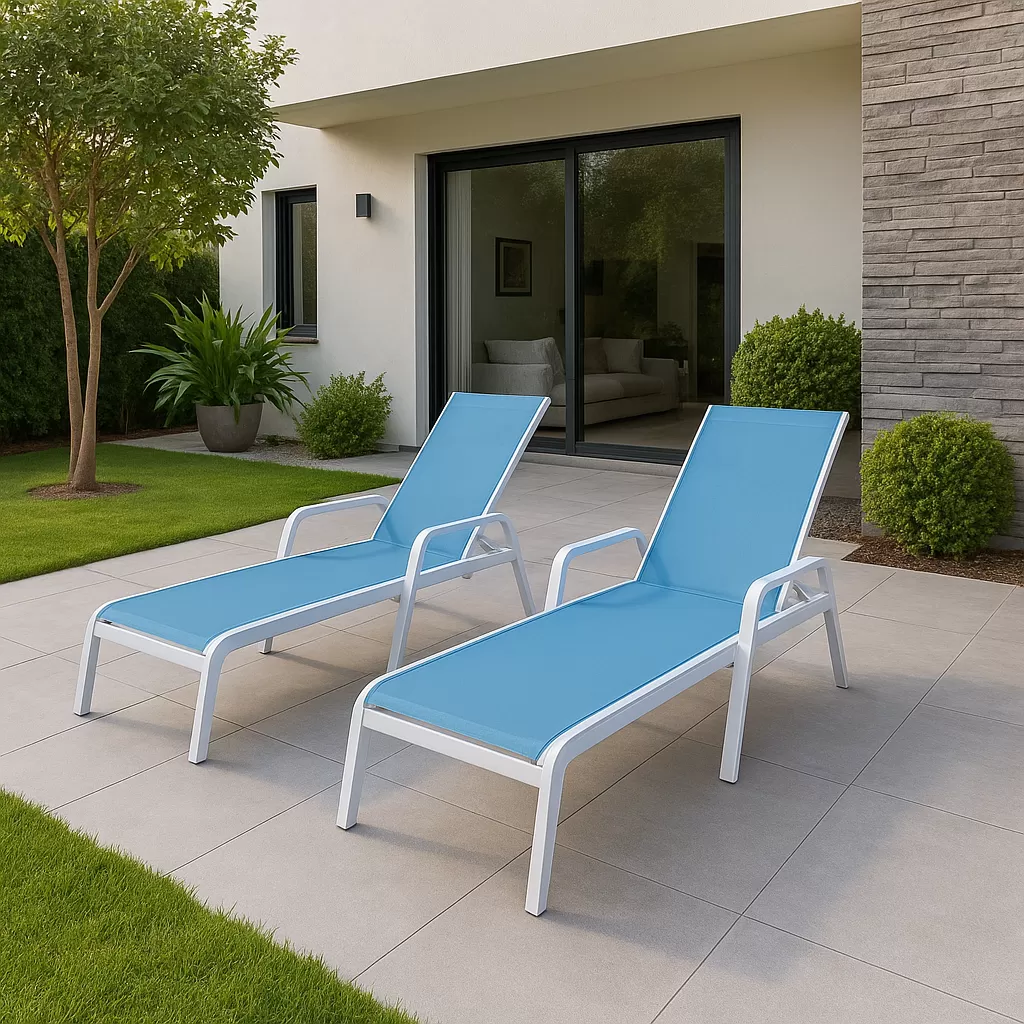 Kit com 3 Espreguiçadeiras para Piscina Summer - Alumínio Branco, Tela Sling Azul Claro | Empilhável