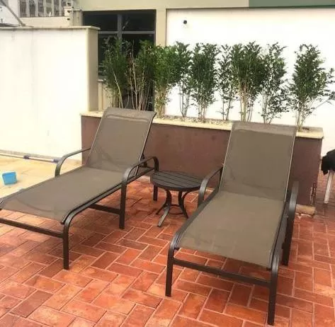 Kit com 3 Espreguiçadeiras para Piscina Summer - Alumínio Marrom, Tela Sling Marrom Empilhável