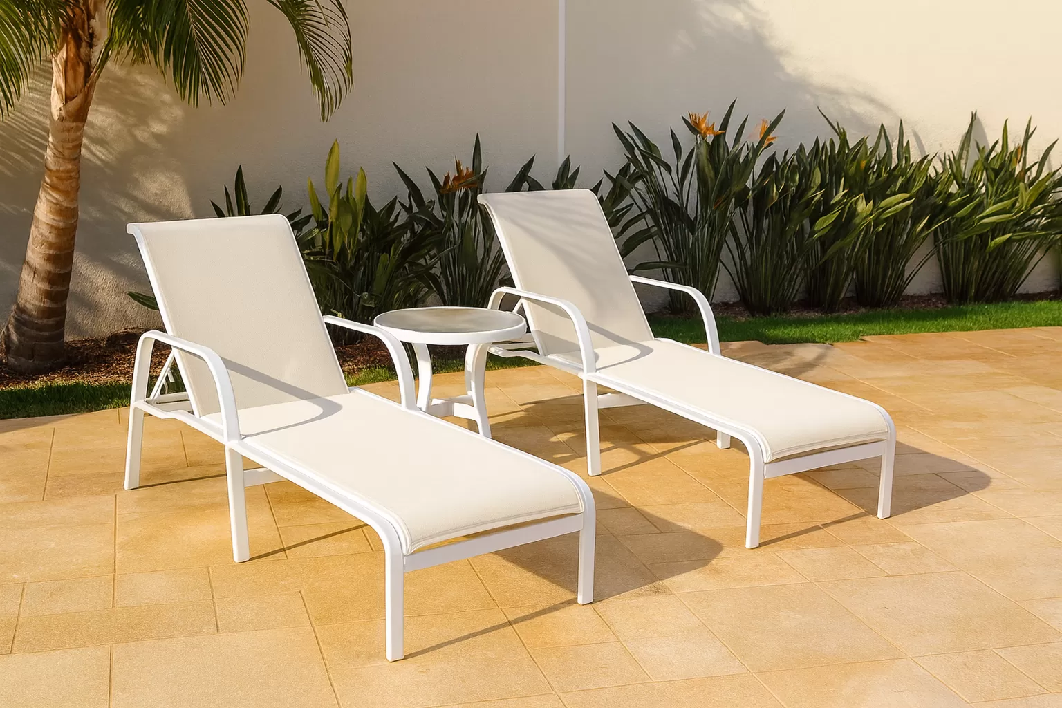 Kit com 5 Espreguiçadeiras para Piscina Summer - Alumínio Branco, Tela Sling Branca| Empilhável